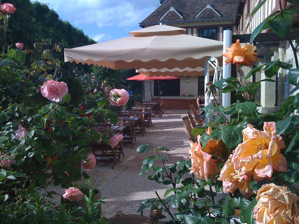 Logis Hotel La Foret Senonches Kültér fotó